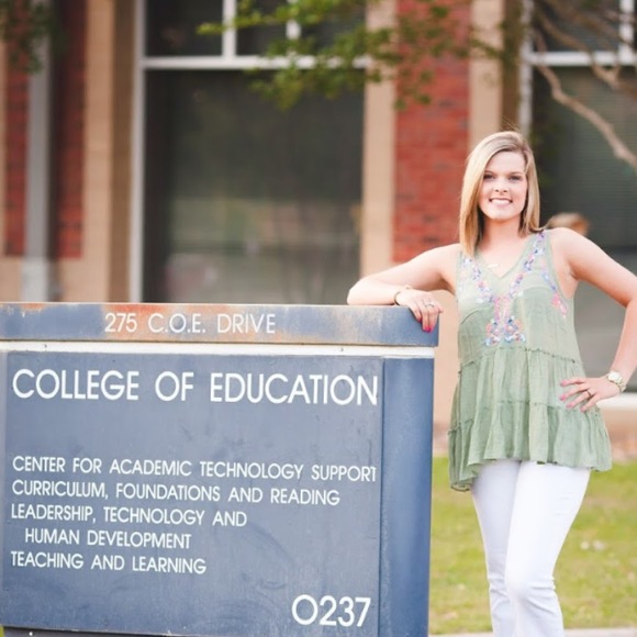 Meet your Posher, Kaylin - Picture 1 of 1